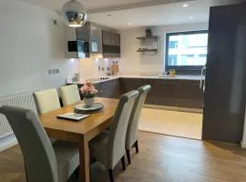 2 Bed, 2 Bath Apartment in Guildford Town Centre