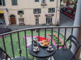 Casa Paolina, apartament cu servicii hoteliere din Lucca