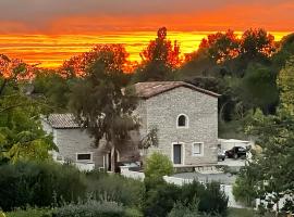 Maison en pierres, Hotel in Fontanès