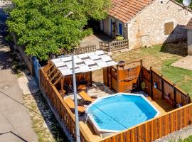 Holiday Home KULAK, hotel with pools in Konjevrate