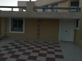 Belle maison bord de mer rdc, guest house in El Haouaria