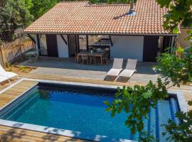 EVASION BASSIN La Villa R&eacute;gate Chambres d'h&ocirc;tes, hotel com piscina em L&egrave;ge-Cap-Ferret