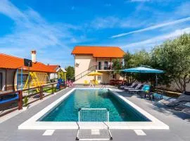 Spacious Holiday Home Joy with pool and playground, Suhovare