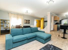 Heated Pool Villa in Thessaloniki - Urban Oasis, hotel v Soluni