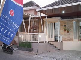 VILLA YANTI PERMATA GARDEN, Hotel in Karangploso