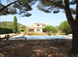 Villa avec piscine privée sur jardin clos de 3000m2
