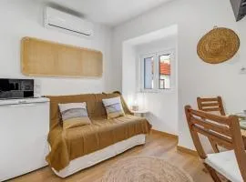Modern cocoon studio in Santos w AC | By Airnest