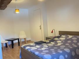 Chambres de la ferme du Brocey, bed & breakfast kohteessa Crolles