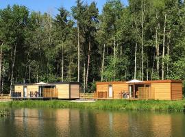 Woodland Lakes Boutique Lodges, hotel with parking in Aughton