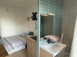 Superbe studio neuf avec Balcon