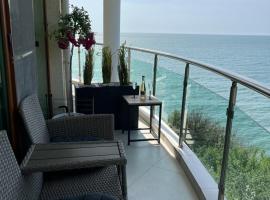 Golf Coast Boutique Studio with sea view, hotell i Topola