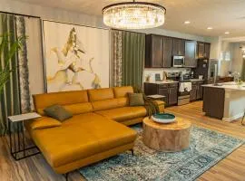 2 Story New Build 4 Miles to Downtown 3 Miles to Speedway 8 Miles to Airport
