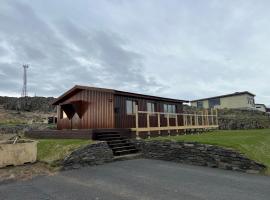 Unique Wooden Brown House, sumarbústaður í Djúpavogi