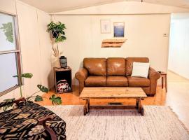 Fireside Lodge - Full House, hotel with parking in Sequatchie