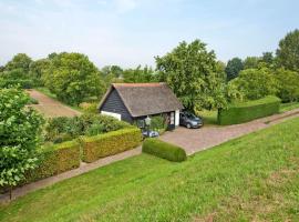 The ferryman's cottage vrijgelegen aan de Waal, Hotel in Varik