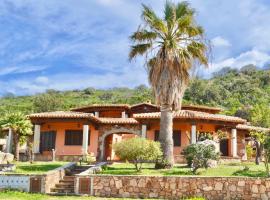 ISS Travel, Panoramic Coda Cavallo Cottages - 10 km from San Teodoro, hotel v destinaci San Teodoro