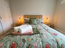 Modern, Luxurious and Super Comfy Home in Bundoran, hotel con pileta en Bundoran