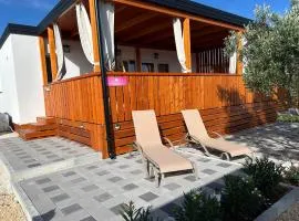 Rose Diamond Villa - cosy, large, family mobile home, free wifi and parking