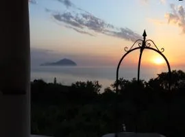 Ville Pollara - tramonto sul mare