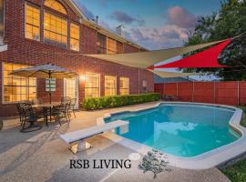 Grand Prairie Paradise Home with Pool ¡, vacation home in Grand Prairie