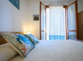 Residenza Grecale villetta con veranda vicino al paese