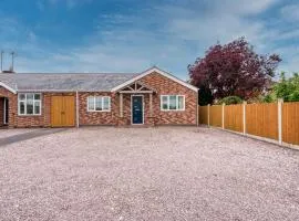 3 Bedroom Bungalow with Garden and Parking