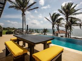 Super Private Beachfront 3BR Villa with Infinity Pool Andromeda Pedasi, chalet de montaña en Pedasí Town
