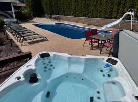 Heated pool, hot tub, 4 AC lake view bedrooms, hotel u gradu West Kelowna
