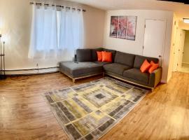 Lovely two-bedroom minutes from downtown!, hotel in Anchorage