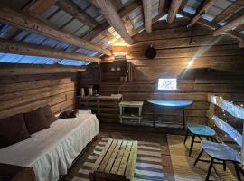 Elämyksellinen majoitus aitassa, cabaña o casa de campo en Kokkola