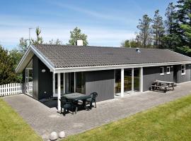 Four-Bedroom Holiday home in Fjerritslev 10, hôtel à Torup Strand