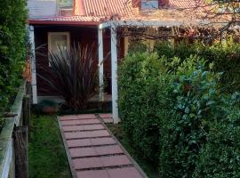 Bella Rouge Cottage, boutique hotel in Bright