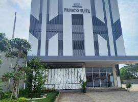 Privato Suite، فندق مع موقف سيارات في Kembaran