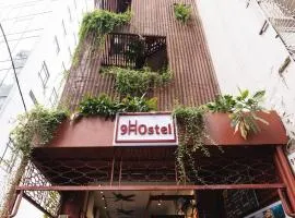 9 Hostel and Bar