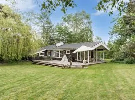 Cozy Home In Græsted With Kitchen