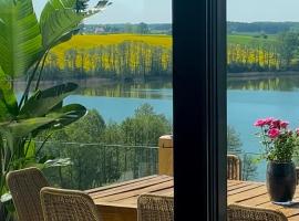 Chojno 31- dom wypoczynkowy przy jeziorze z jacuzzi, hotel pogodan za kućne ljubimce u gradu Chrostkowo