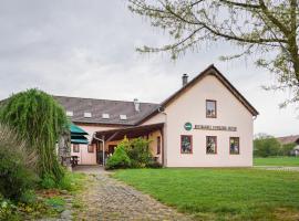 Penzion Putim, hotel with hot tubs in Putím
