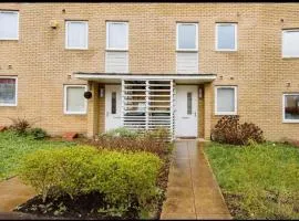 Spacious Double Room in New Development Near Station