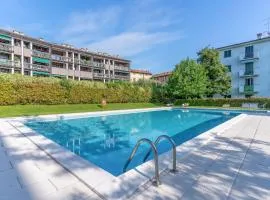 Sunflower House with Pool and Solarium Area