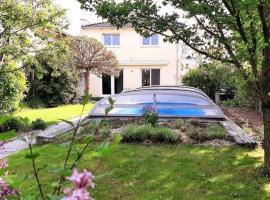 Villa with Pool - Big Garden - Barbecue - Free Parking, hôtel à Vienne