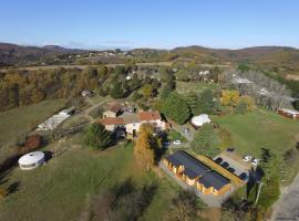 Domaine de Chantesse, Location de salles et Hebergements, seminaires , accueil de groupes, hotel v destinaci Les Veyrières
