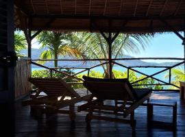 Maison éco-lodge avec vue imprenable sur le lagon, hotel di Nosy Komba