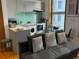 Sleep 5 in Mayfair St James Soho Cov7