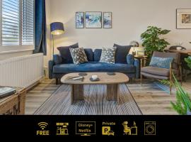 Stylish, business traveller friendly apartment, with free parking and Netflix, hótel í Farnborough