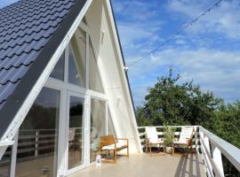 Casa Stelelor Cozy A-Frame Cabin, hotel in Zărneşti