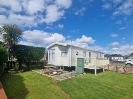 A22 Holiday Resort Unity Brean Passes Included Sleeps 8 people 3 bedrooms No pets No workers sorry, golf hotel in Berrow