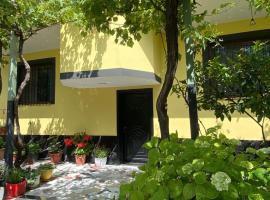 H&A Guest House, homestay ở Golem