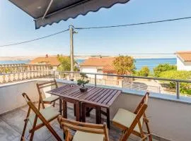 Lovely Apartment In Prizna With Wifi