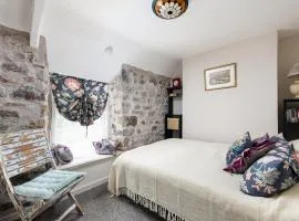 Cosy 3Bed, 2Bath, Sleeps 6-By FabAccommodation