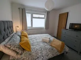 Chy Lowen Private rooms with kitchen, dining room and garden access close to Eden Project & beaches